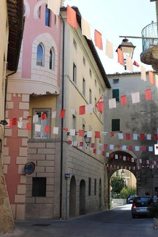 דירות Mansarda Con Solarium Panoramico Su Centro Storico Di Sarteano Vicino Alle Famose Terme Della Val D'Orcia מראה חיצוני תמונה